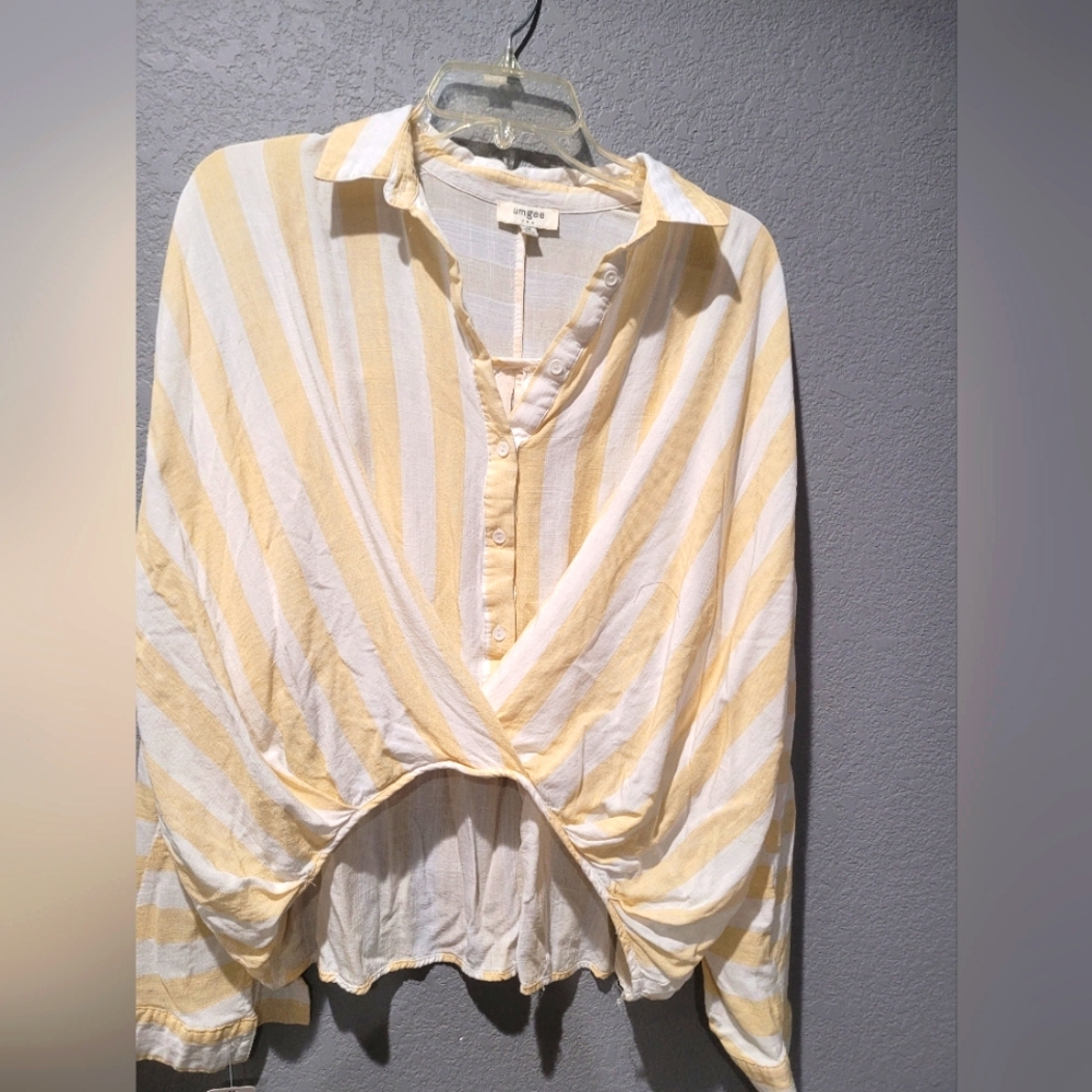 Umgee long sleeve to 3/4 sleeve  medium  yellow and white strips
